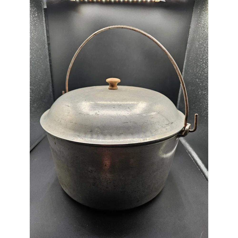 Vintage Majestic Cookware Cast Aluminum Dutch Oven Bail Handle Lid 10.5 Inch